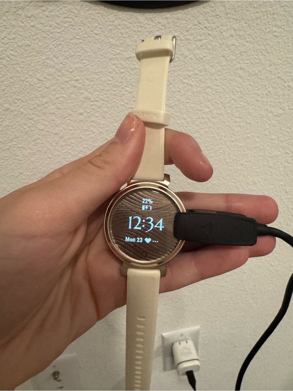 Garmin Lily 2 Smartwatch Cream Gold w/ Charger
